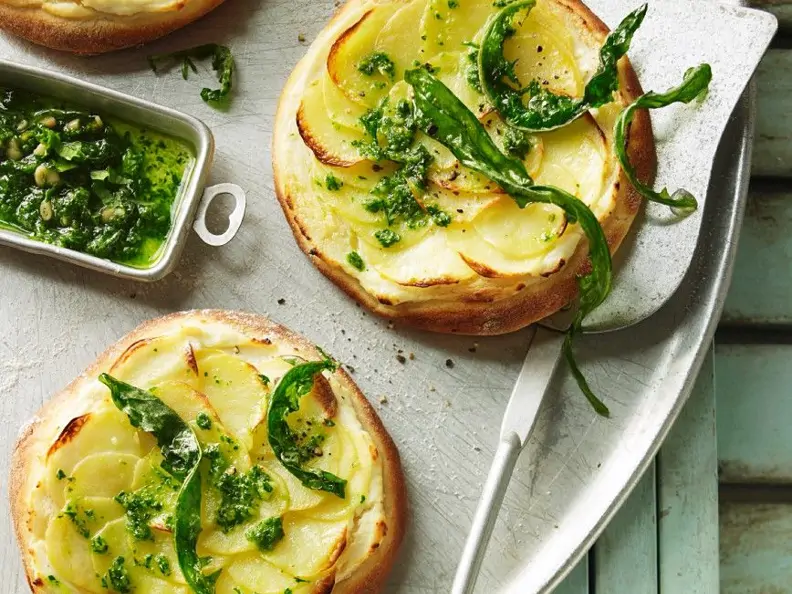 Kartoffelpizza mit Pesto