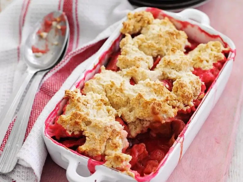 Cobbler mit Rhabarber