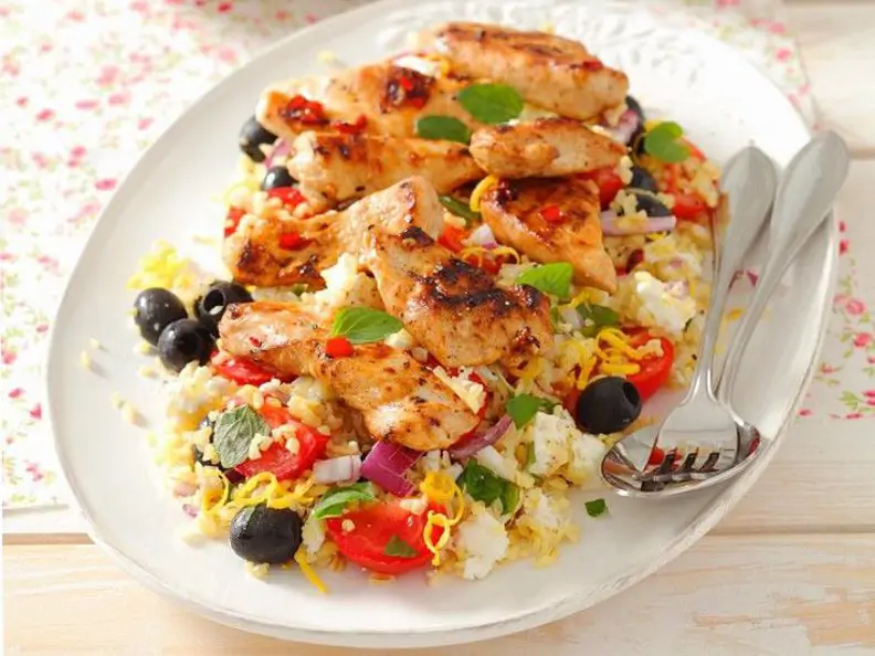 Reis-Gemüsesalat mit Hähnchen