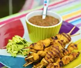 Saté-Spieße mit Erdnusssauce