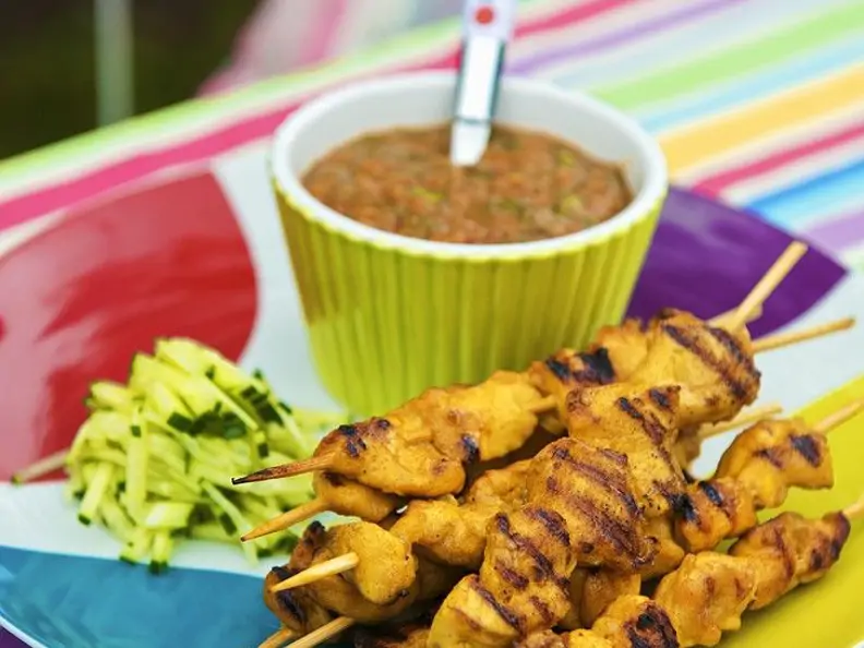 Saté-Spieße mit Erdnusssauce