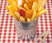 Chicken Nuggets mit Pommes