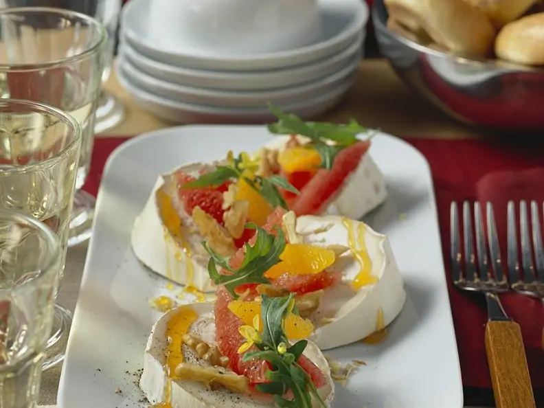 Käse mit Früchten