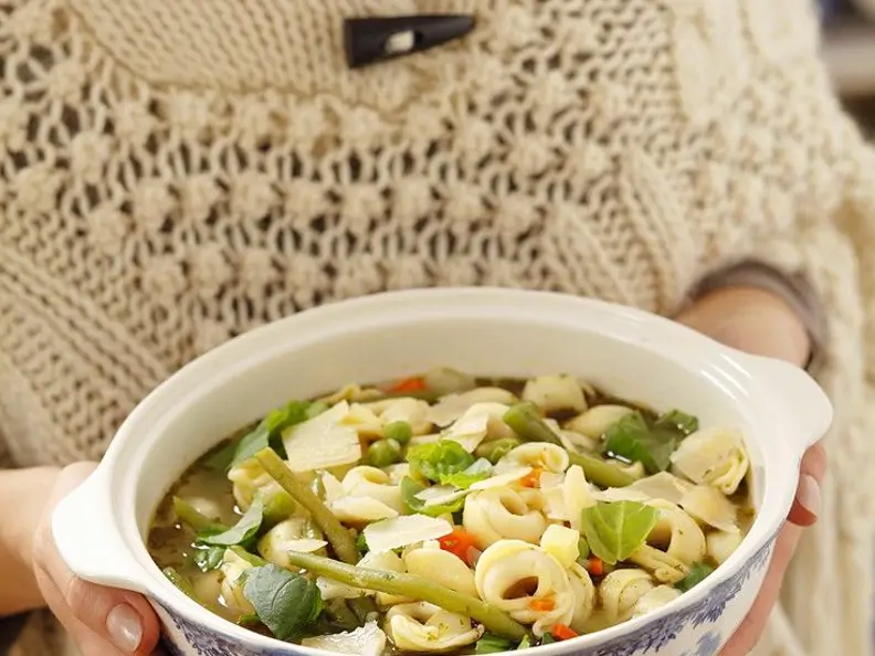 Minestrone mit Tortellini