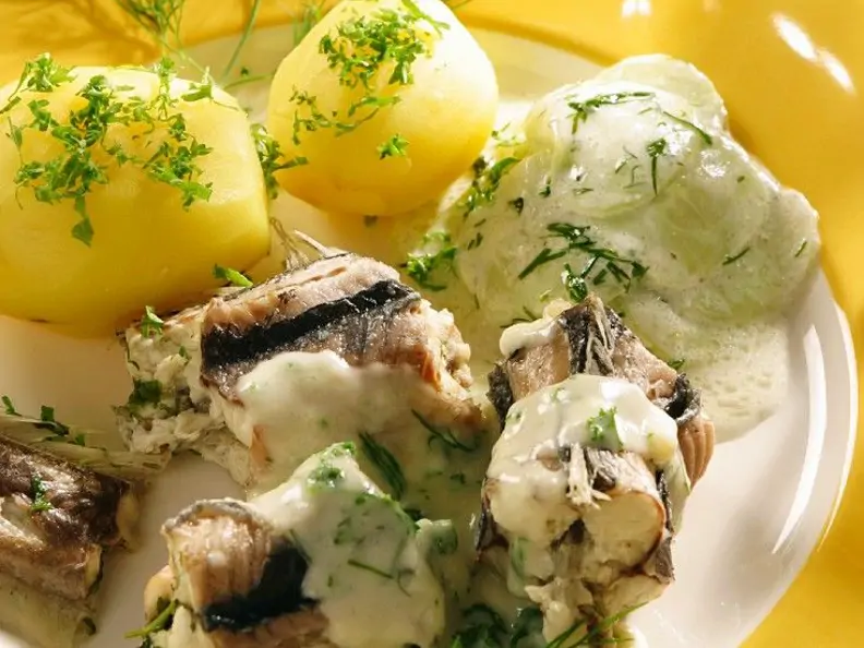 Aal mit Kräutersauce