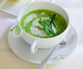 Bärlauchcremesuppe mit Knollensellerie und Kartoffel