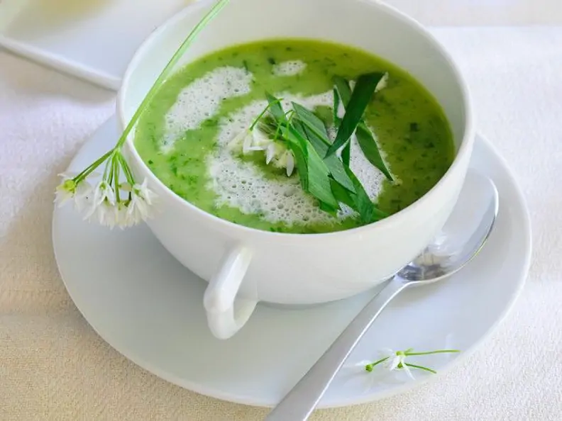 Bärlauchcremesuppe mit Knollensellerie und Kartoffel