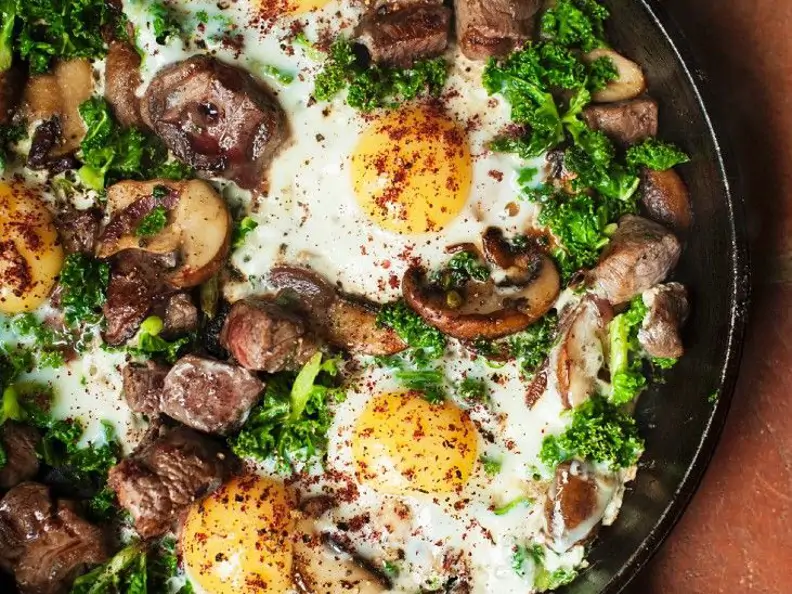 Grünkohl-Shakshuka mit Lamm