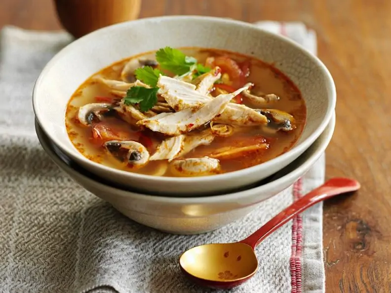 Thai-Curry-Suppe mit Hähnchen