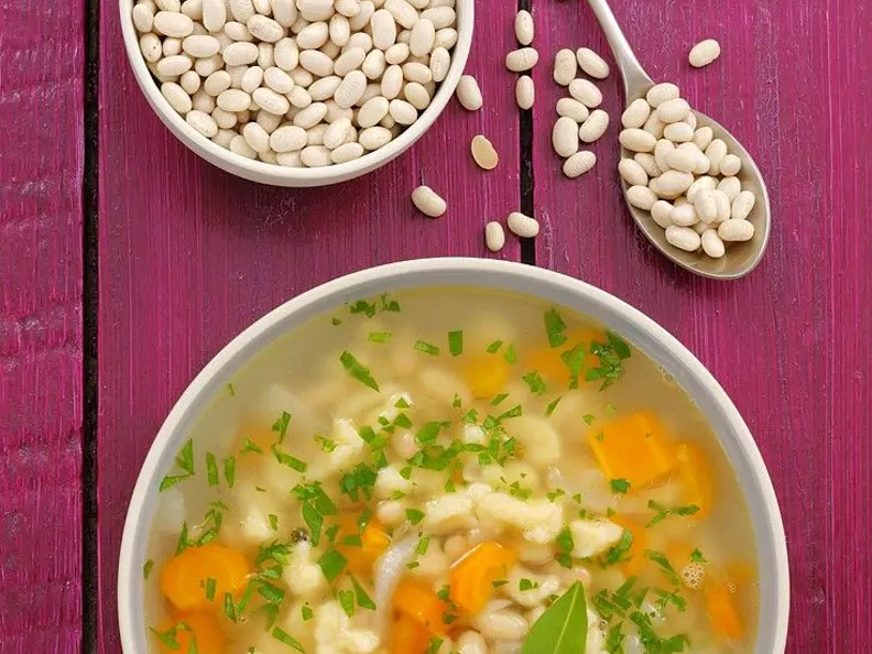 Klare Bohnensuppe