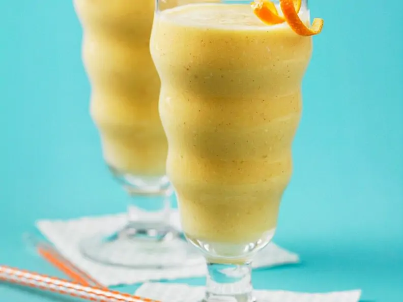 Smoothie mit Ananas und Banane
