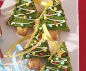 Plätzchen mit Zuckerguss verziert