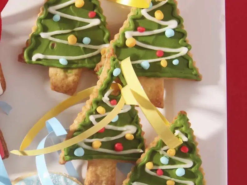 Plätzchen mit Zuckerguss verziert