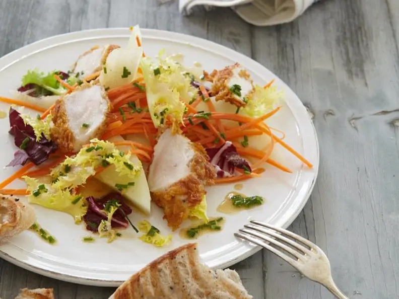 Knusperhähnchen mit Salat