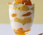 Quarkcreme mit Früchten