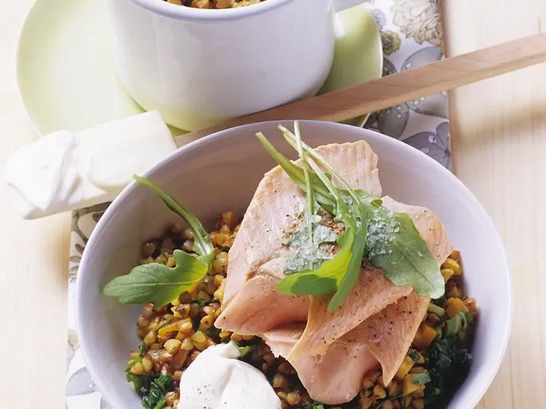 Gemüse mit Buchweizen und Fisch