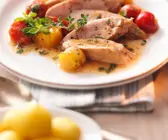Kaninchen mit Tomaten