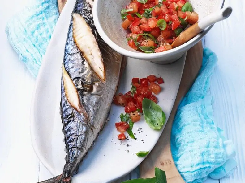 Makrele vom Grill mit Tomaten