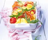 Gebackene Tortellini mit Tomaten und Schinken