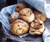 Brötchen mit Tomaten