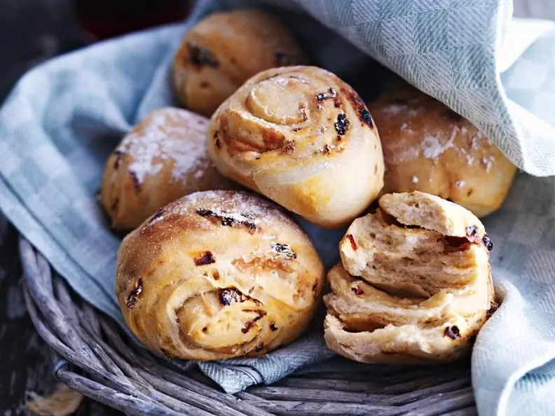 Brötchen mit Tomaten