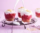 Trifle mit Rhabarber