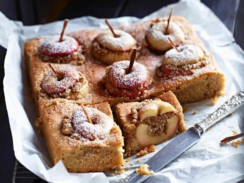 Kuchen mit Bratäpfeln