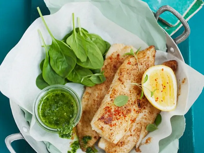 Gebratener Tilapia mit Spinatsauce