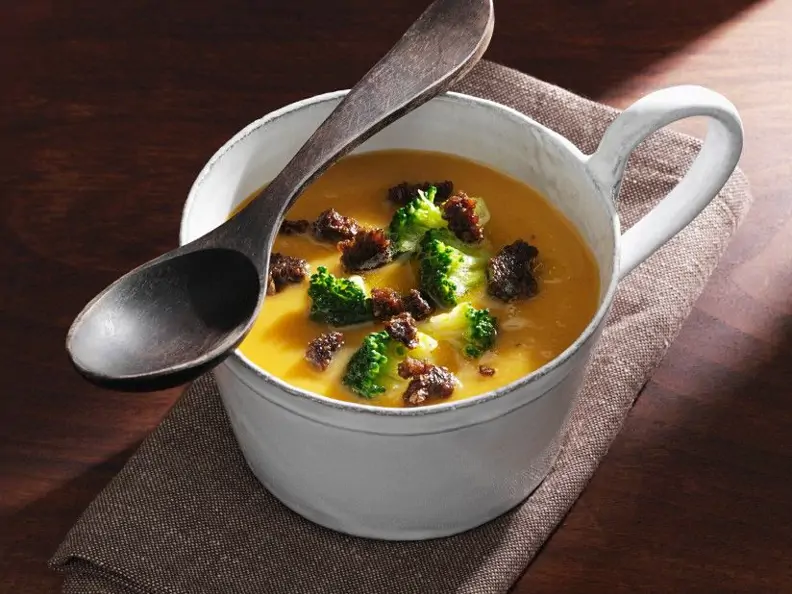 Gemüsesuppe mit Süßkartoffel