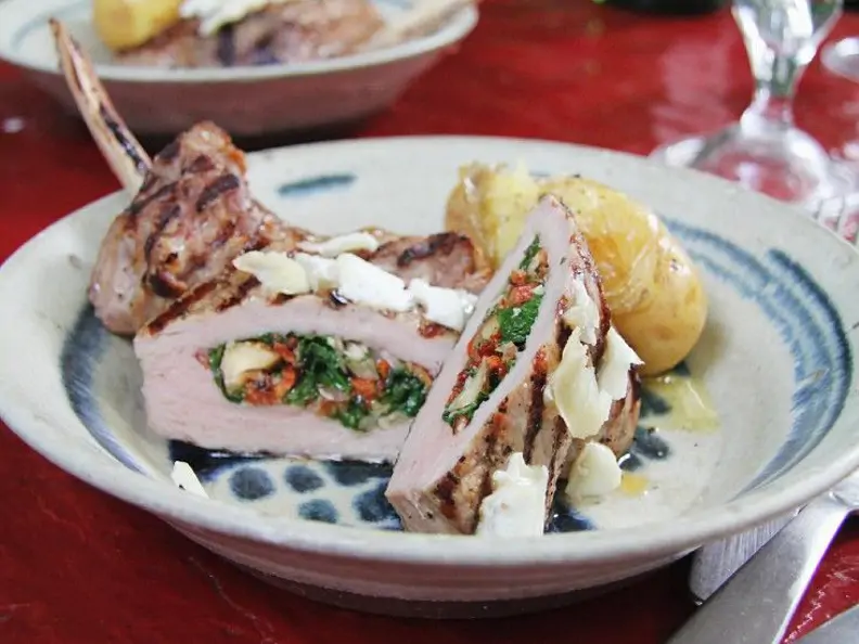 Gefüllte Kalbskoteletts vom Grill