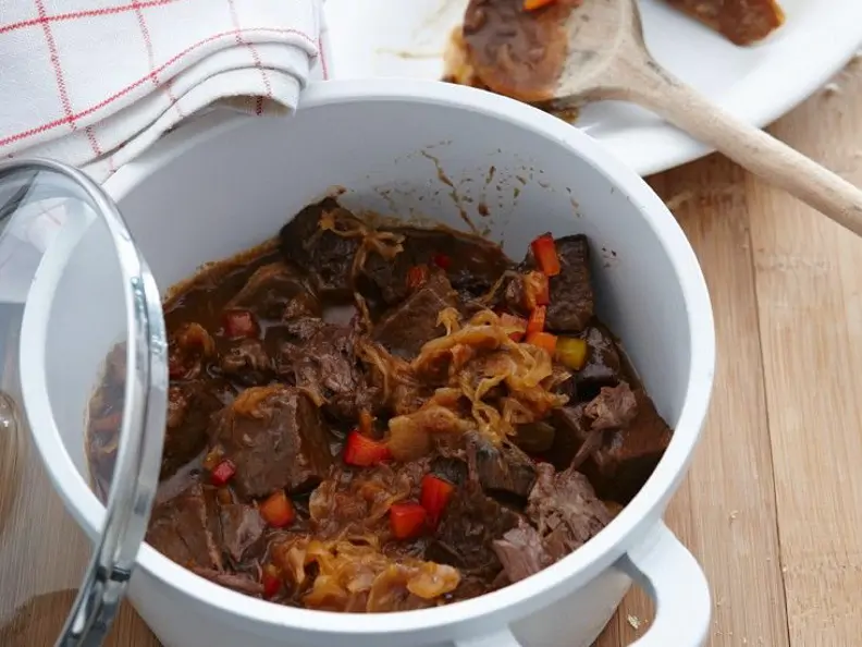 Szegediner Gulasch vom Rind