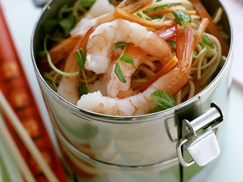 Gebratene Nudeln mit Shrimps