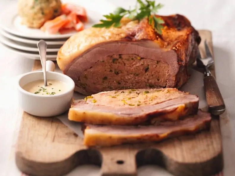 Gefüllte Kalbsbrust mit Sauce