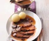 Sauerbraten mit Klößen