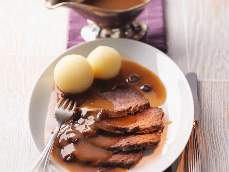 Sauerbraten mit Klößen