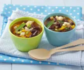 Klare Suppe mit Gemüse