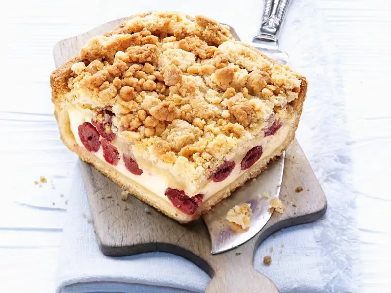 Kirsch-Käsekuchen mit Butterstreuseln