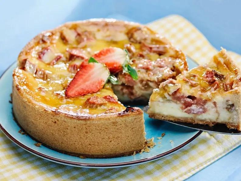 Käsekuchen mit Rhabarber