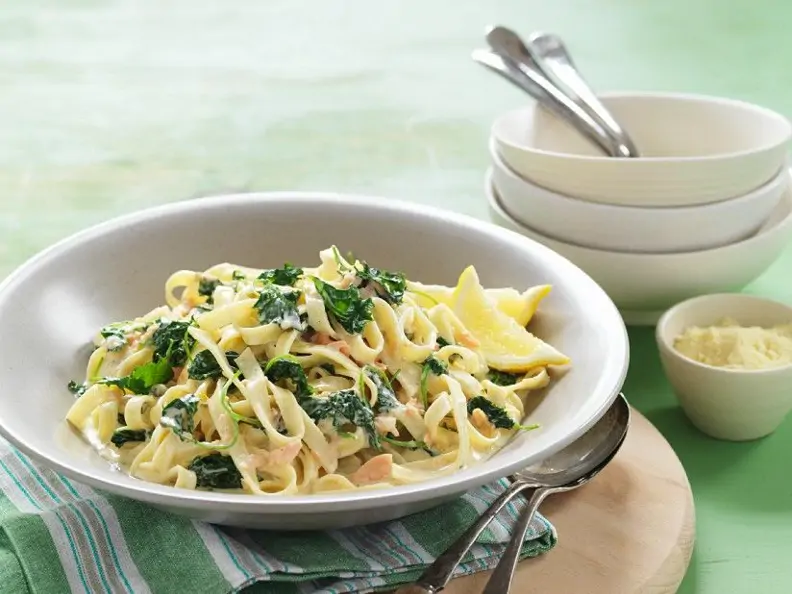 Pasta mit Lachs-Grünkohl-Sauce