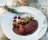 Reh mit Rotweinsauce