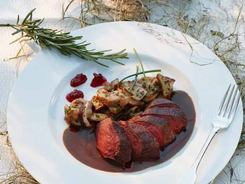 Reh mit Rotweinsauce