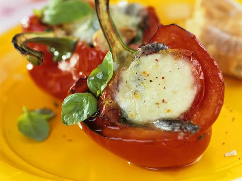 Gefüllte Paprika mediterran