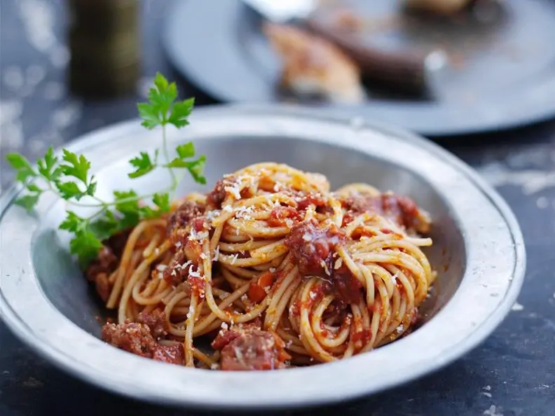 Nudeln mit Hackfleischsauce