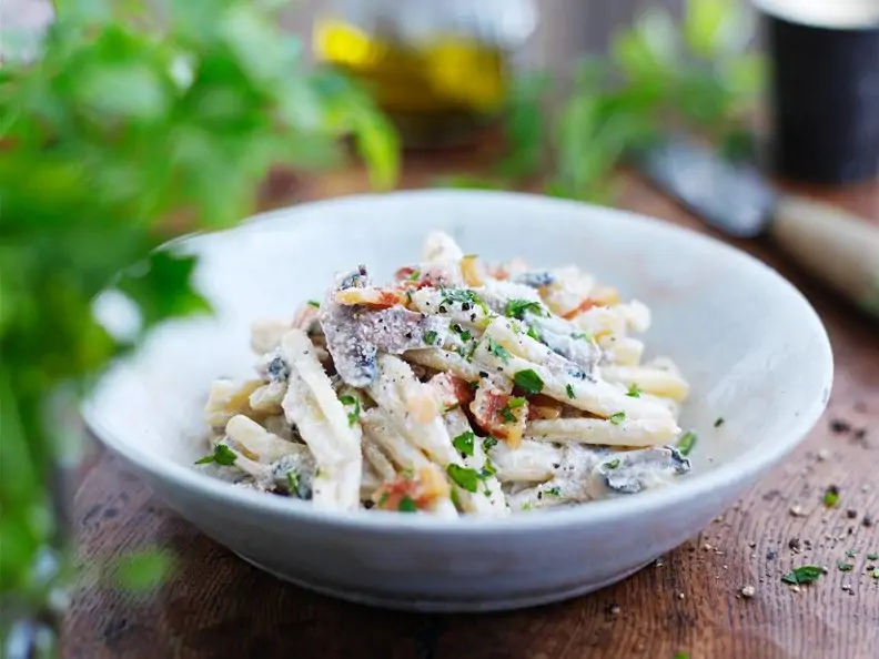 Nudeln mit Speck und Pilzen