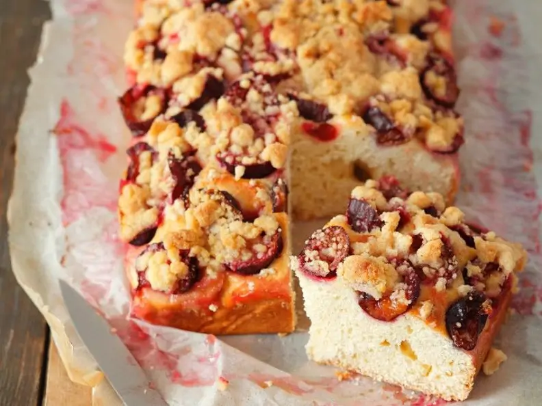 Mandel-Pflaumenkuchen mit Streuseln
