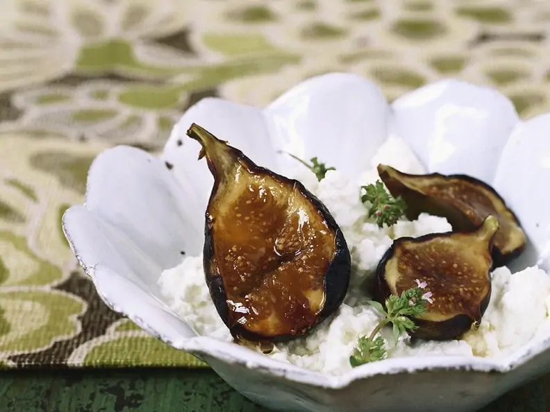 Feigen vom Grill mit Frischkäse