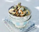 Muscheln im Weinsud