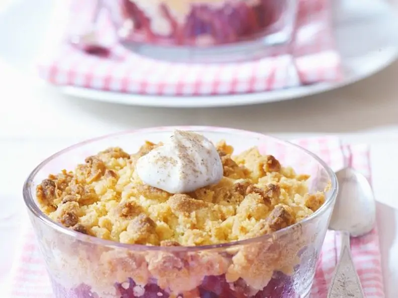 Pfirsich-Crumble mit Haferflocken