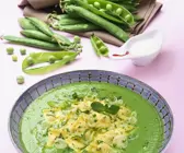 Erbsensuppe mit Teigtaschen