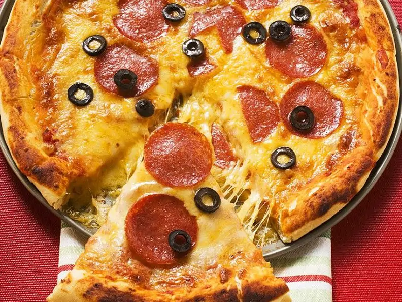 Salami-Pizza